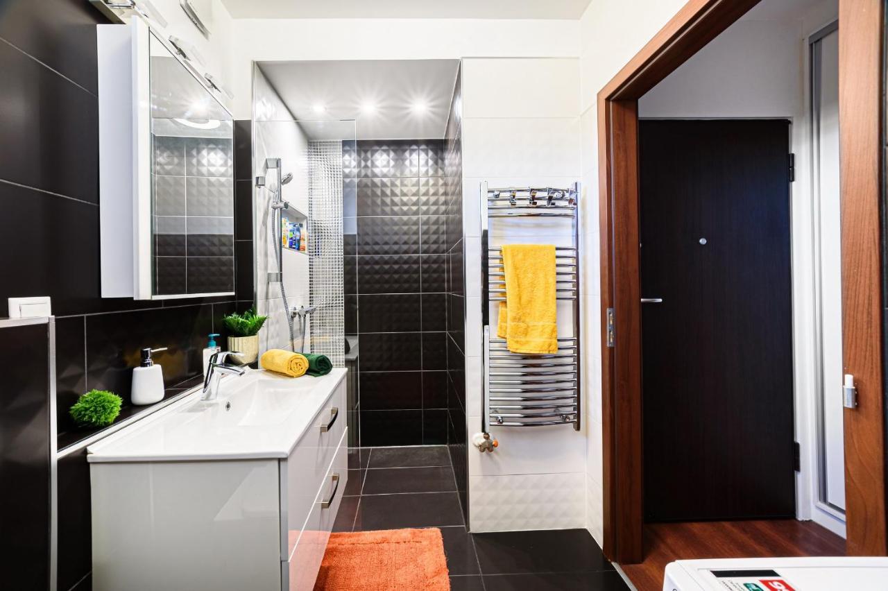 Hid19 Apartman Gyor Belvaros-Free Parking-Terrace Az Rq Vizi Elmenypark Es Gyogyfuerdonel Buitenkant foto