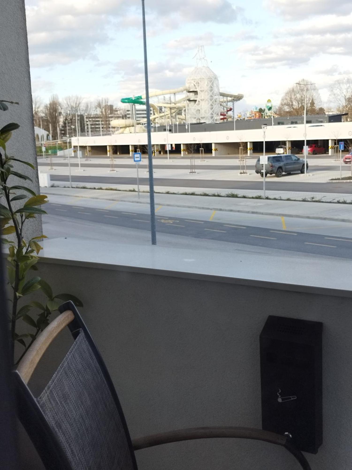 Hid19 Apartman Gyor Belvaros-Free Parking-Terrace Az Rq Vizi Elmenypark Es Gyogyfuerdonel Buitenkant foto